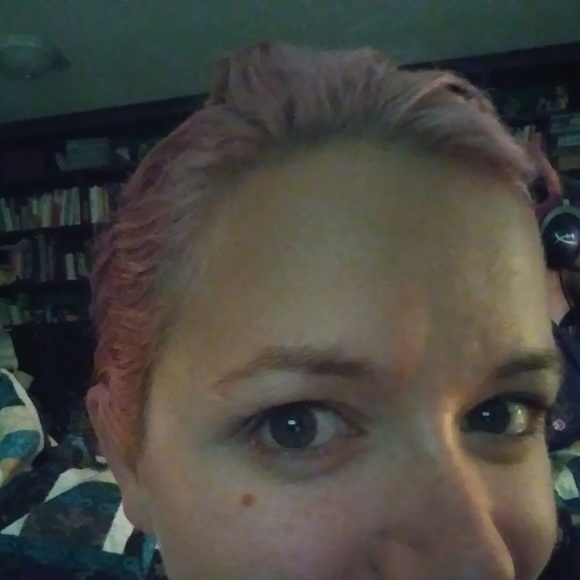 Meet your Posher, Janelle - Picture 1 of 1